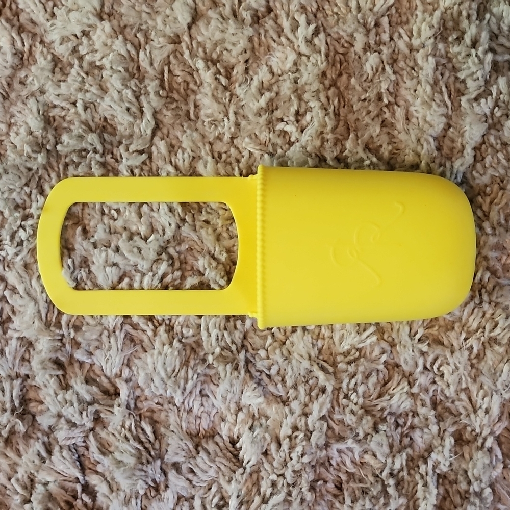 Ryan & Rose  Cutie Holder